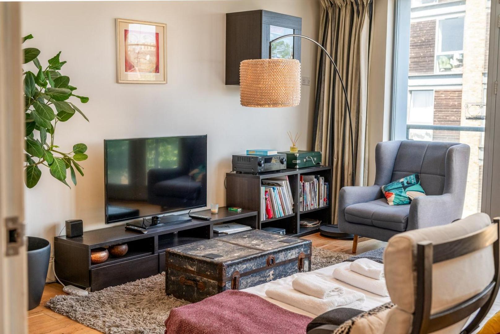 Bright & Spacious Battersea Flat Apartment