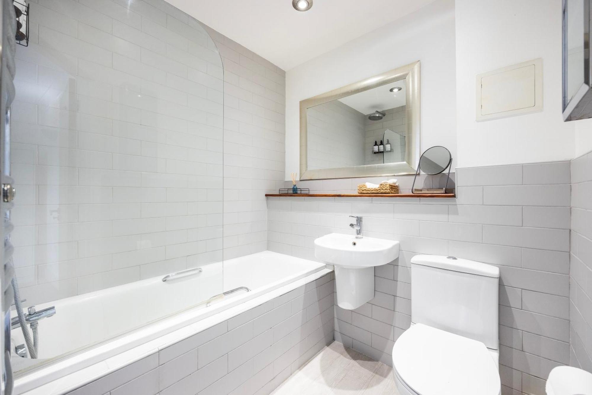 Cozy Haven - Bright 2br Apartment, Next To Major Station Apartamento *