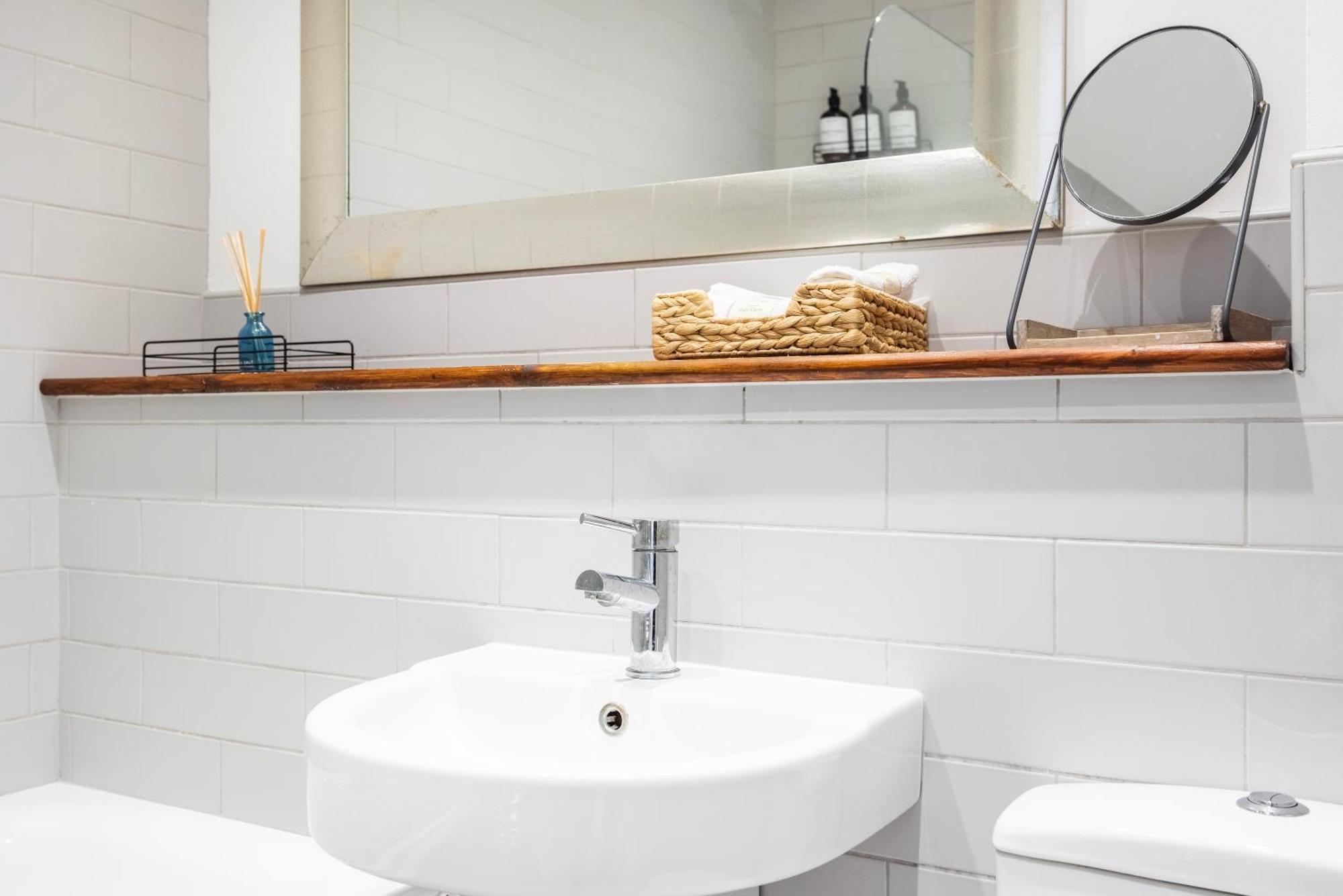 Cozy Haven - Bright 2br Apartment, Next To Major Station Londres