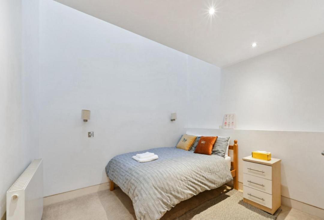 Apartment Chic Sleeps Up To 4 Guests In Heart Of Bridge