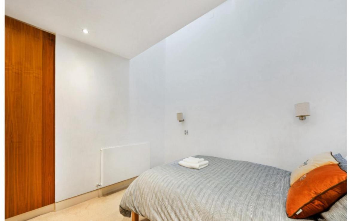 Chic Sleeps Up To 4 Guests In Heart Of Bridge *