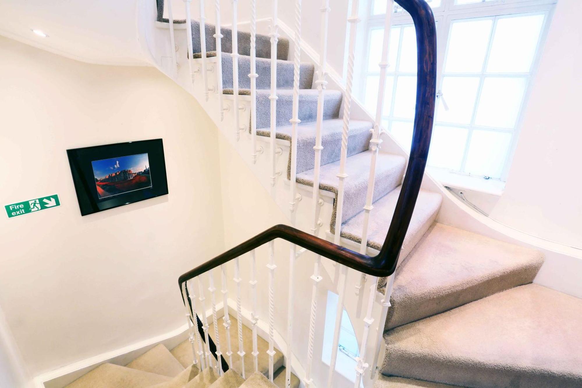Homestay Piccadilly Circus Collections