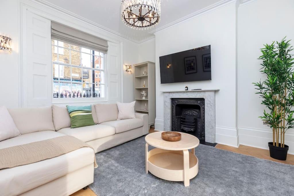 Charming 3 Bed Victorian House Villa London