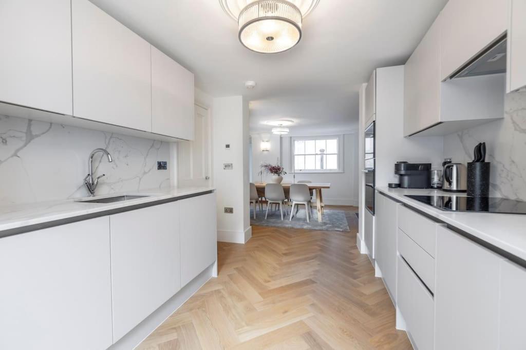 Charming 3 Bed Victorian House Villa London