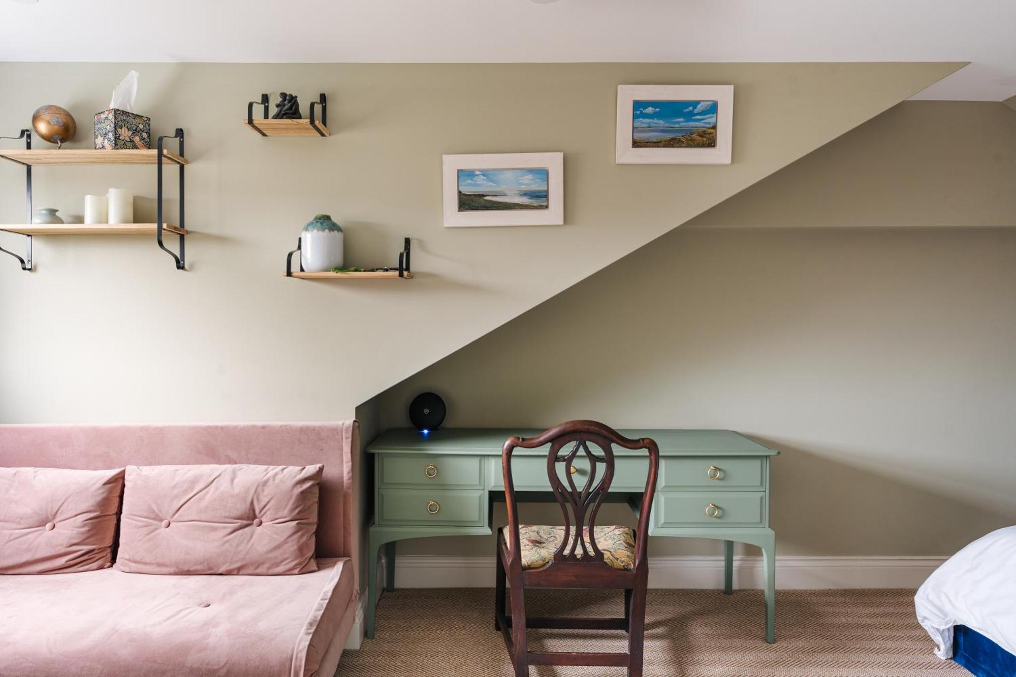 Private Comfortable Loft In Superb Period Homestay