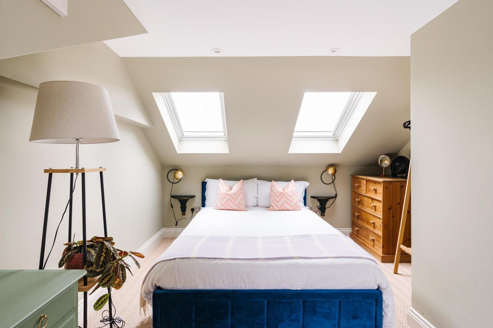 Private Comfortable Loft In Superb Period Homestay London