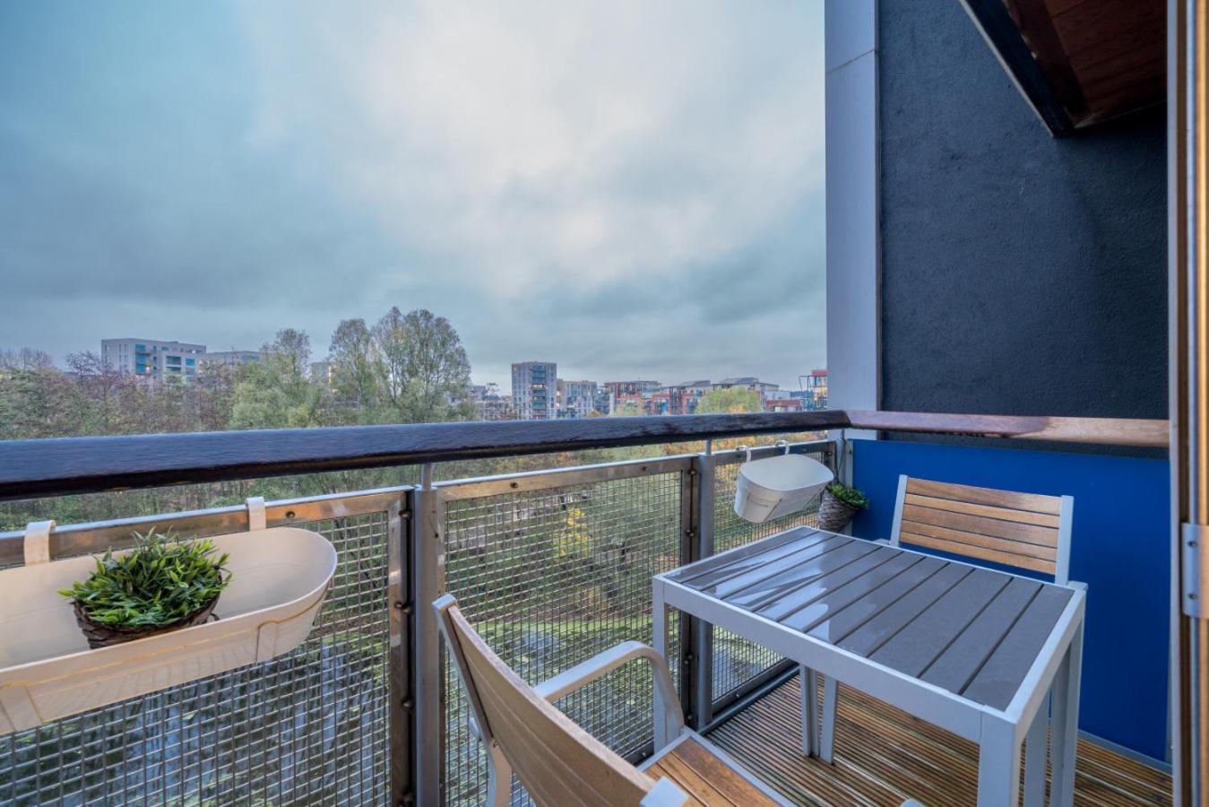 Lovely 3bd Flat, Parking, Sleeps Six Close To O2 * London