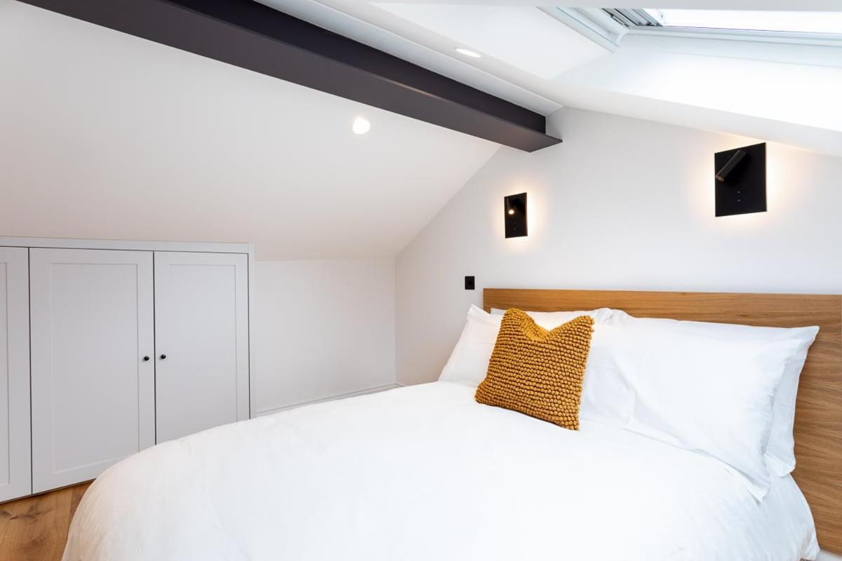 Apartment Coleherne Road X *