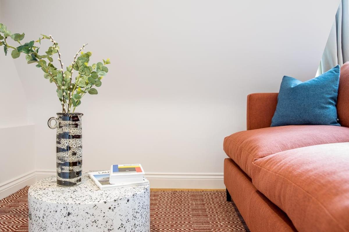 Apartment Coleherne Road X