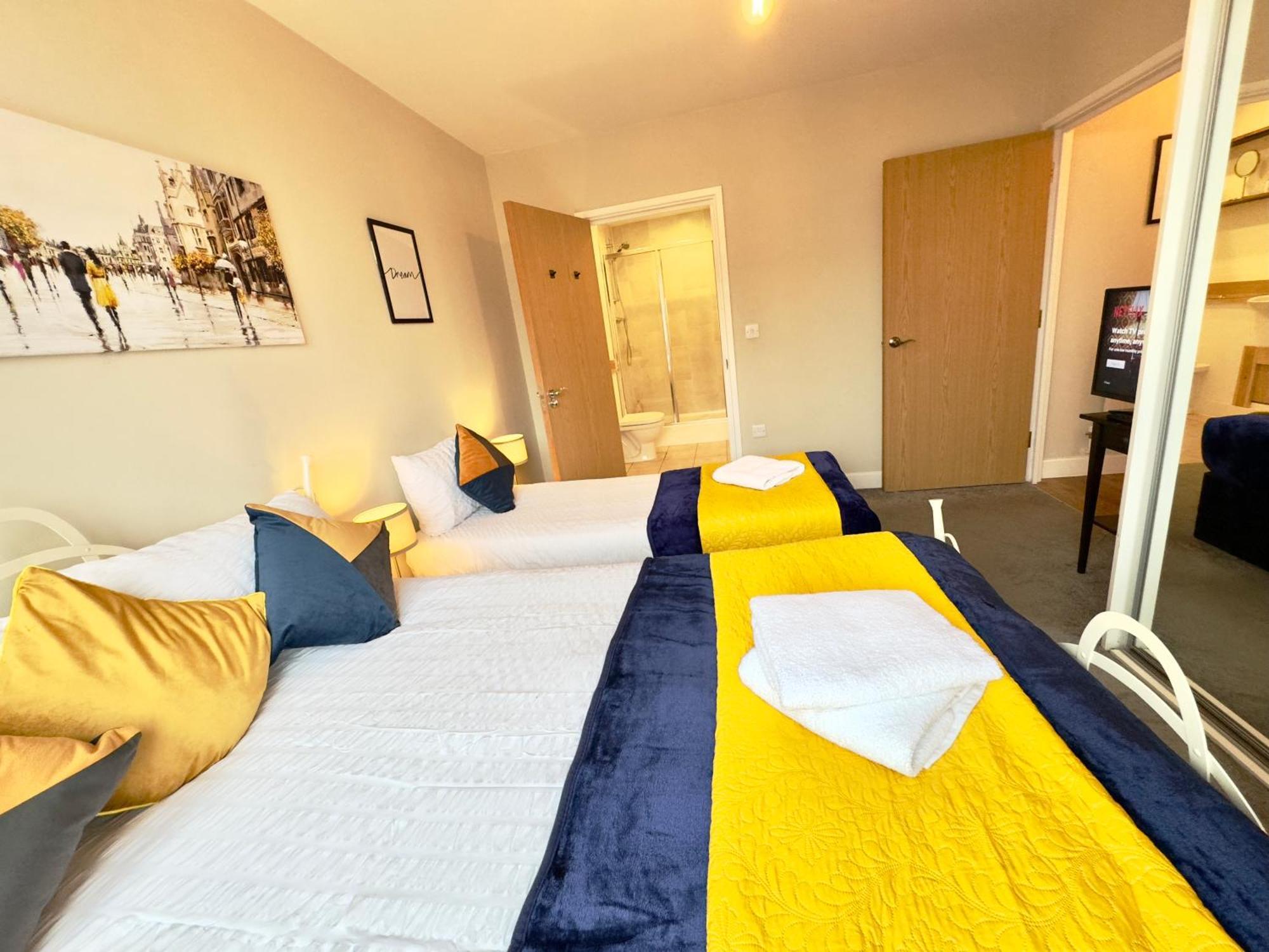 Apartment 2 Bedrooms 2 Bath Modern Flat, Londdon View Balcony