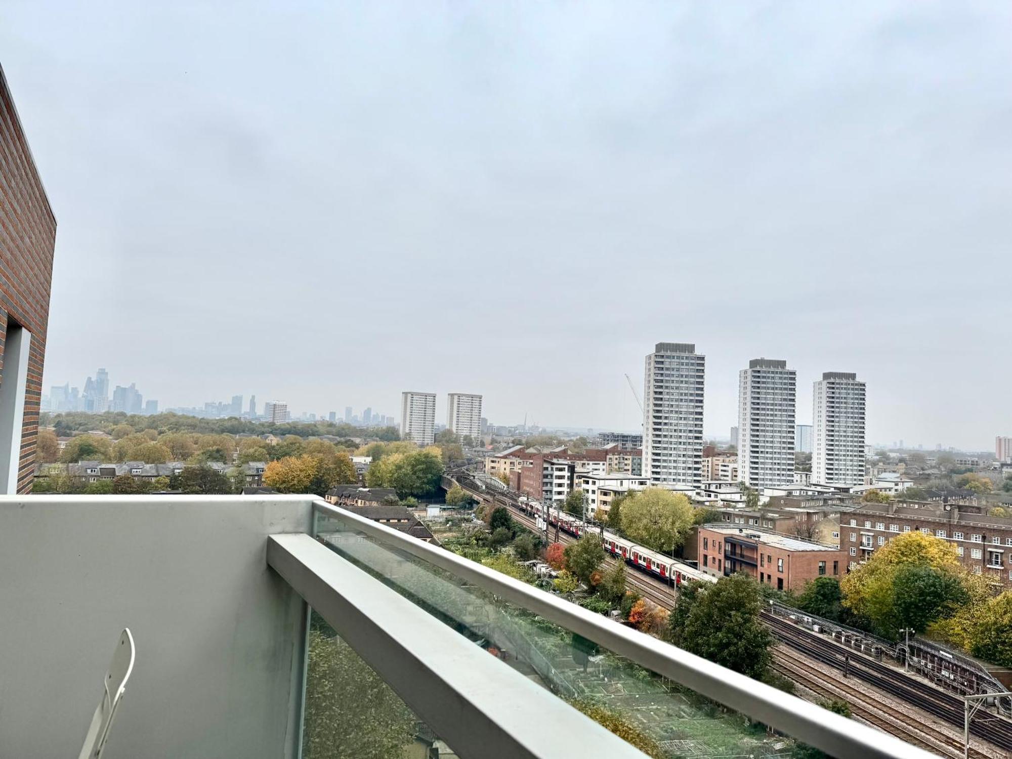 Apartment 2 Bedrooms 2 Bath Modern Flat, Londdon View Balcony *