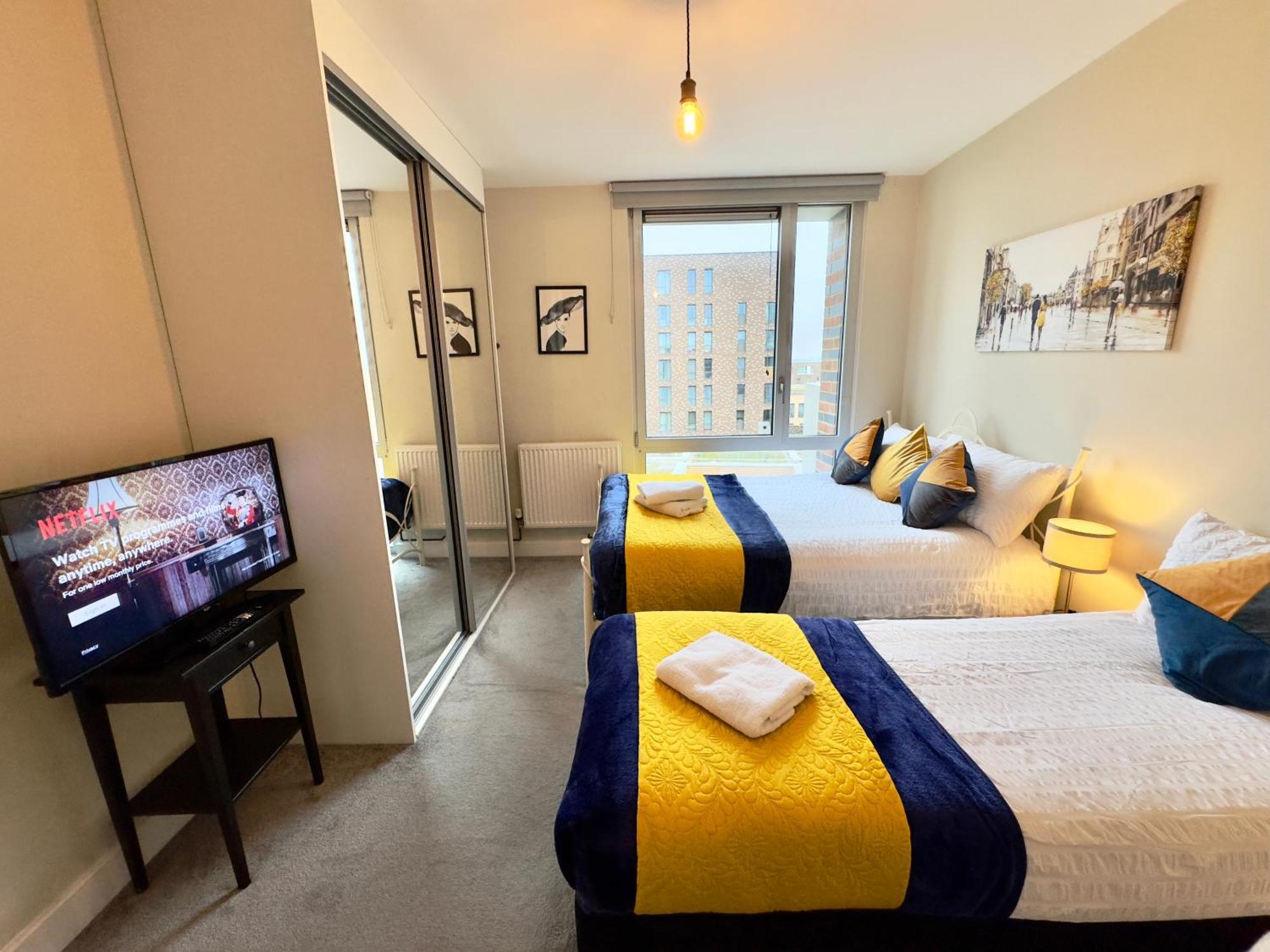 Apartment 2 Bedrooms 2 Bath Modern Flat, Londdon View Balcony *