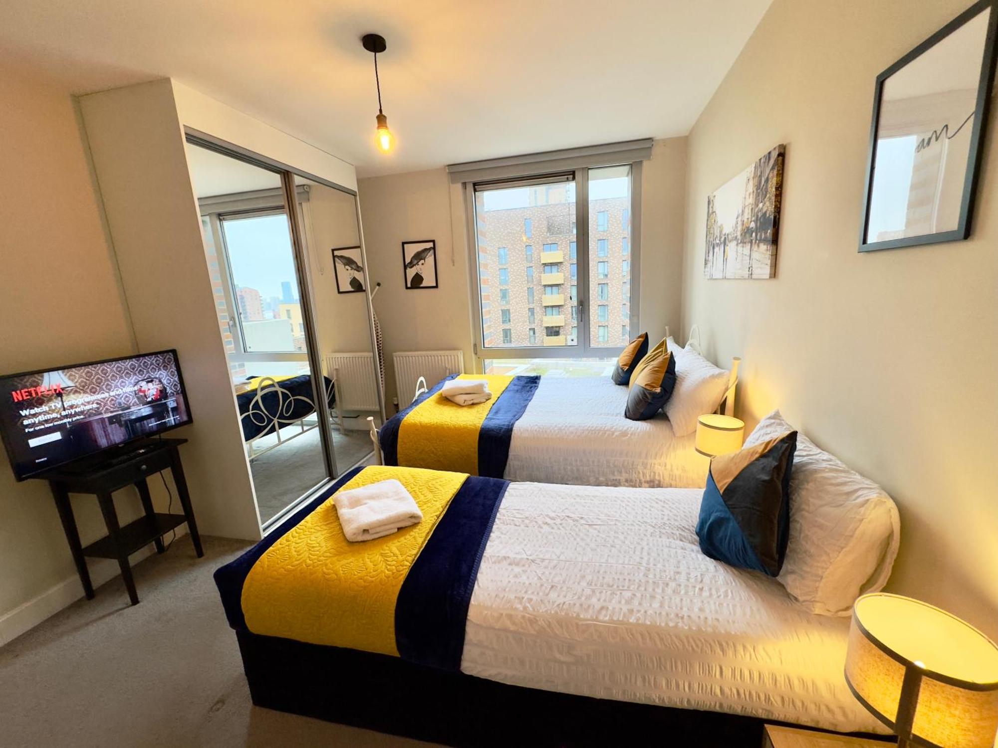 Apartment 2 Bedrooms 2 Bath Modern Flat, Londdon View Balcony London