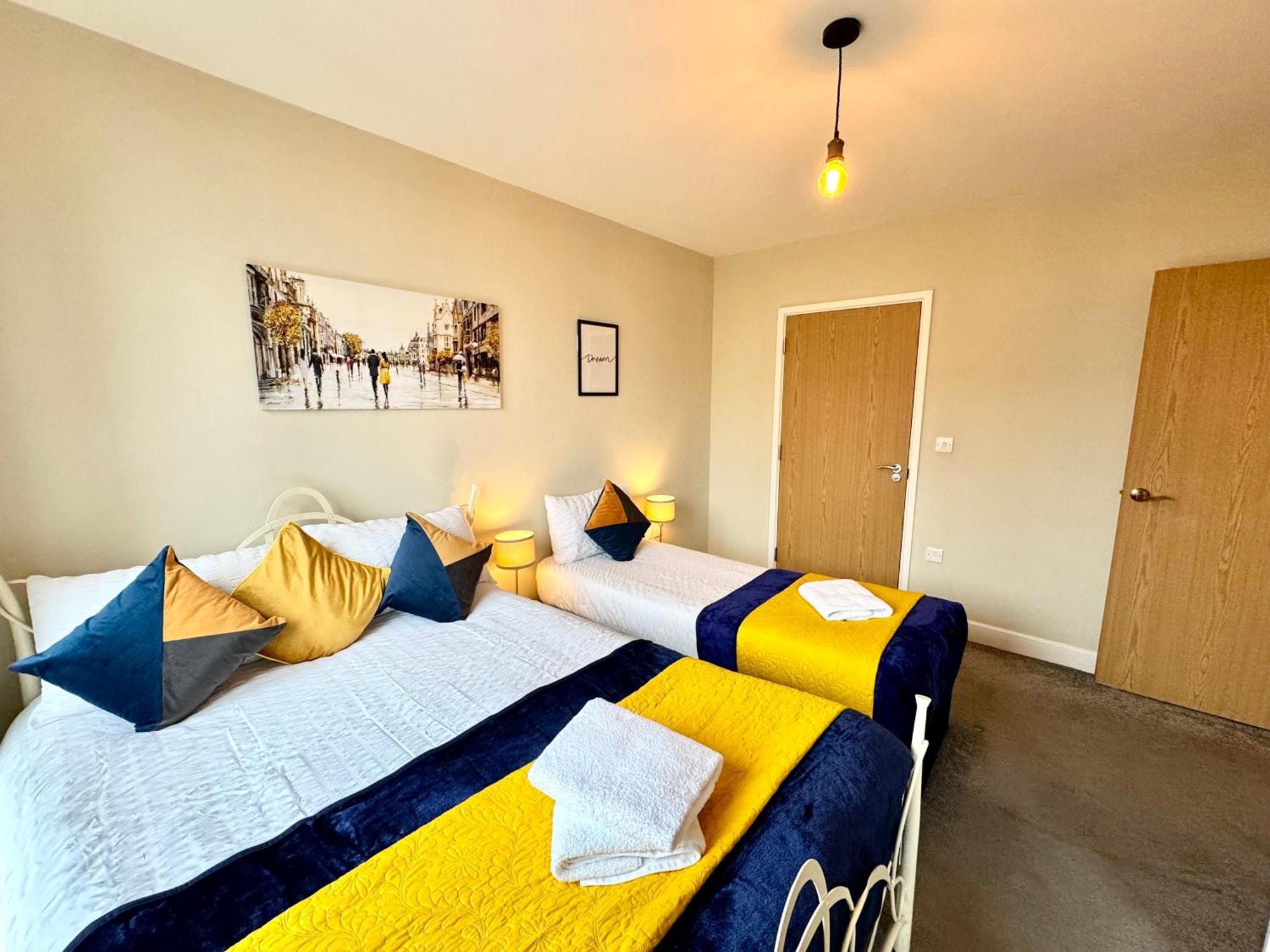 2 Bedrooms 2 Bath Modern Flat, Londdon View Balcony Apartment