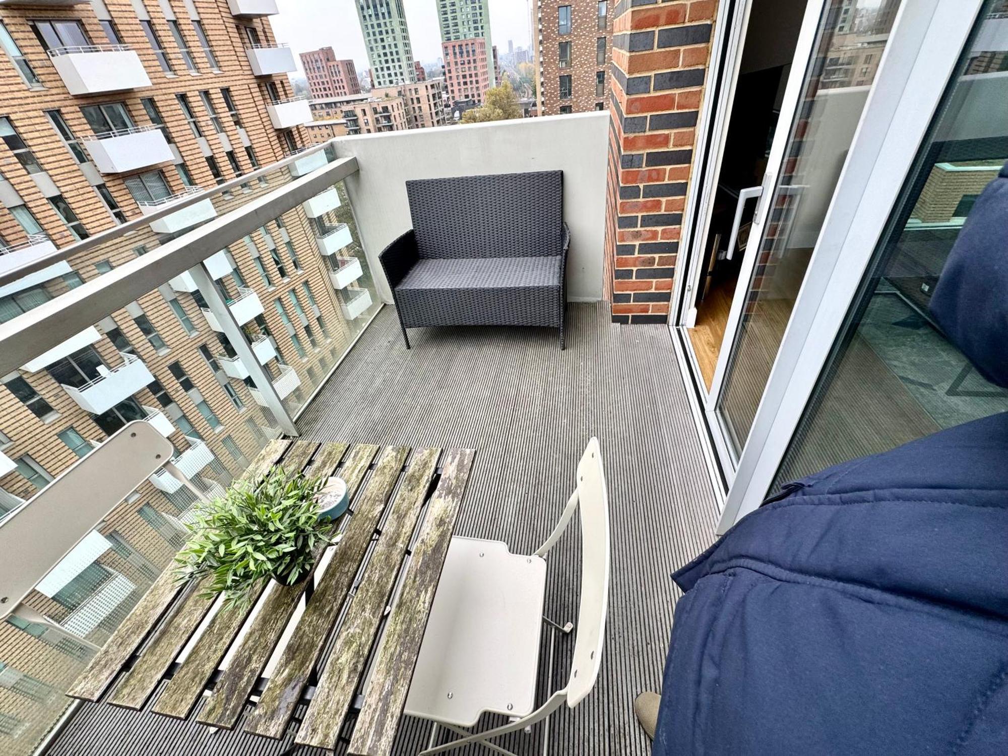 2 Bedrooms 2 Bath Modern Flat, Londdon View Balcony London