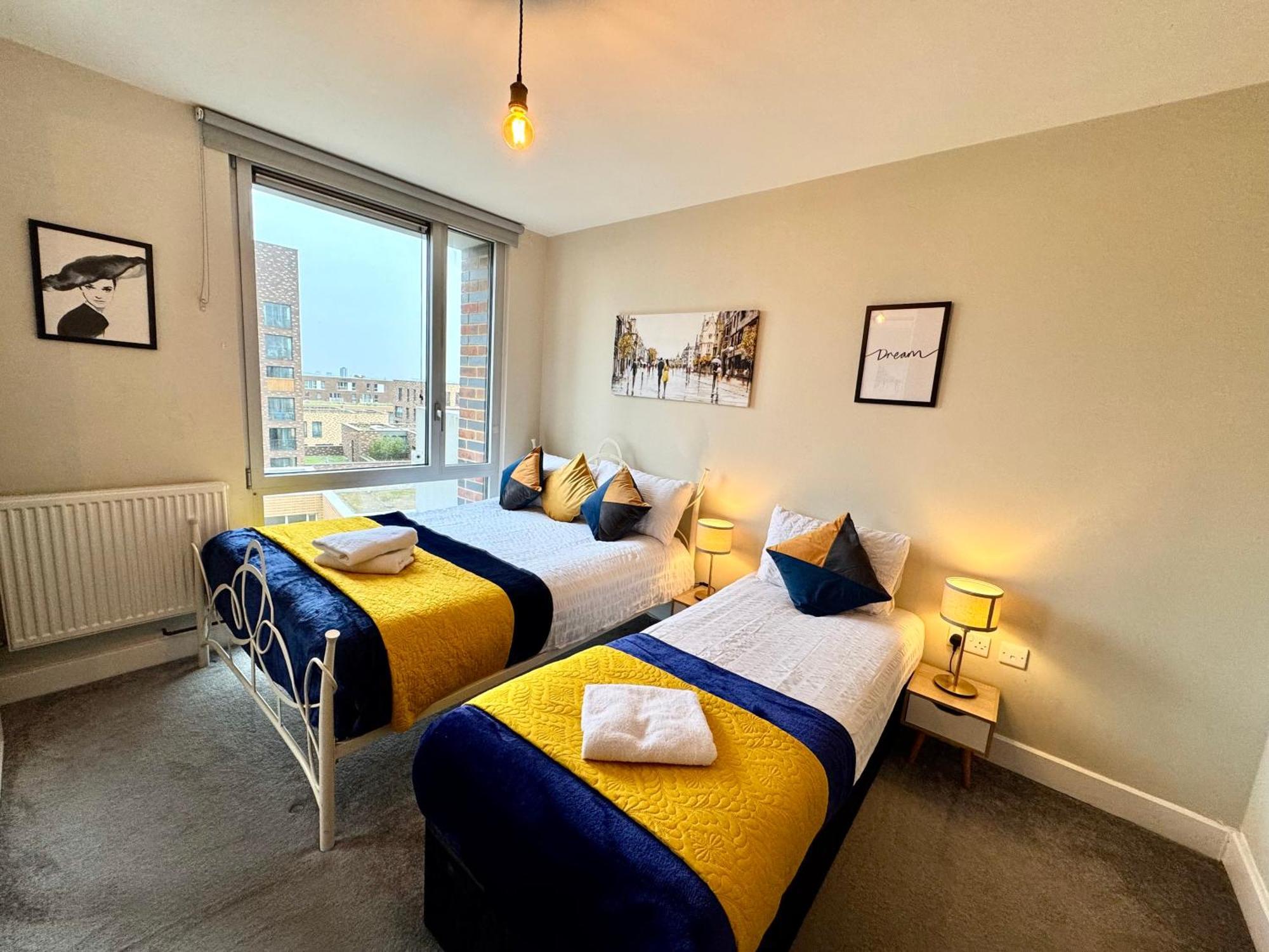 Apartment 2 Bedrooms 2 Bath Modern Flat, Londdon View Balcony London