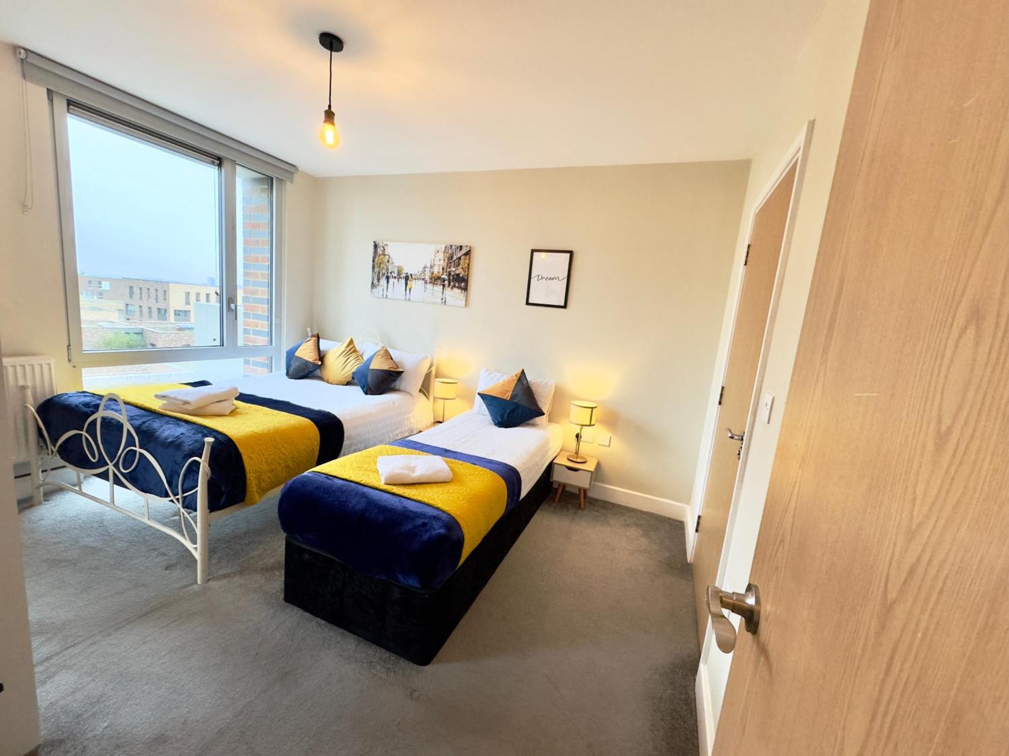Apartment 2 Bedrooms 2 Bath Modern Flat, Londdon View Balcony *