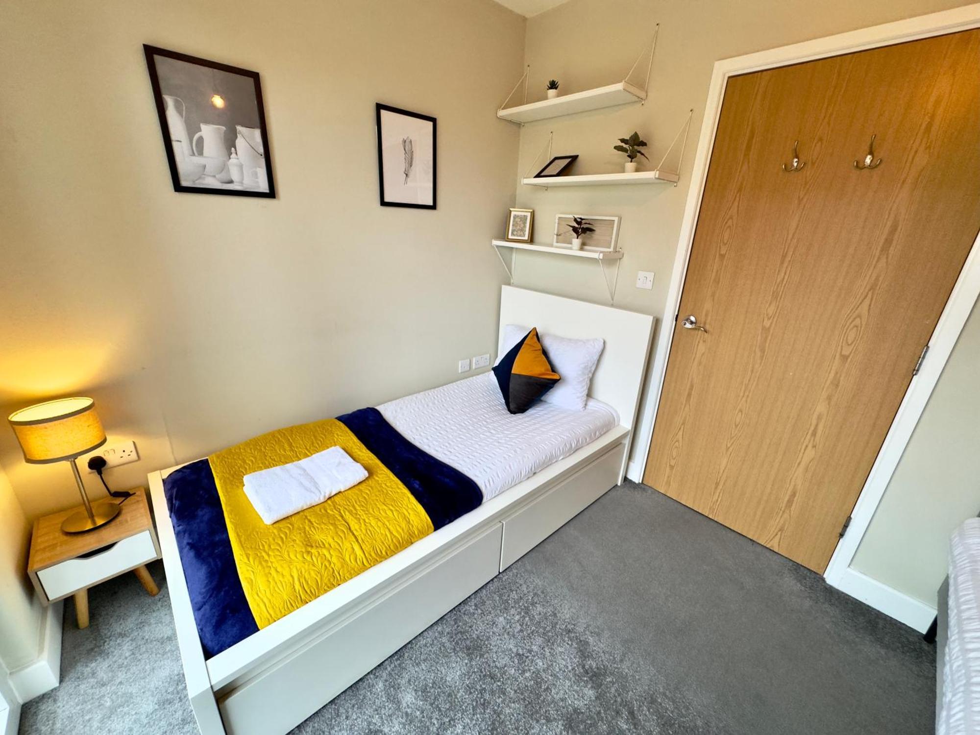 Apartment 2 Bedrooms 2 Bath Modern Flat, Londdon View Balcony London