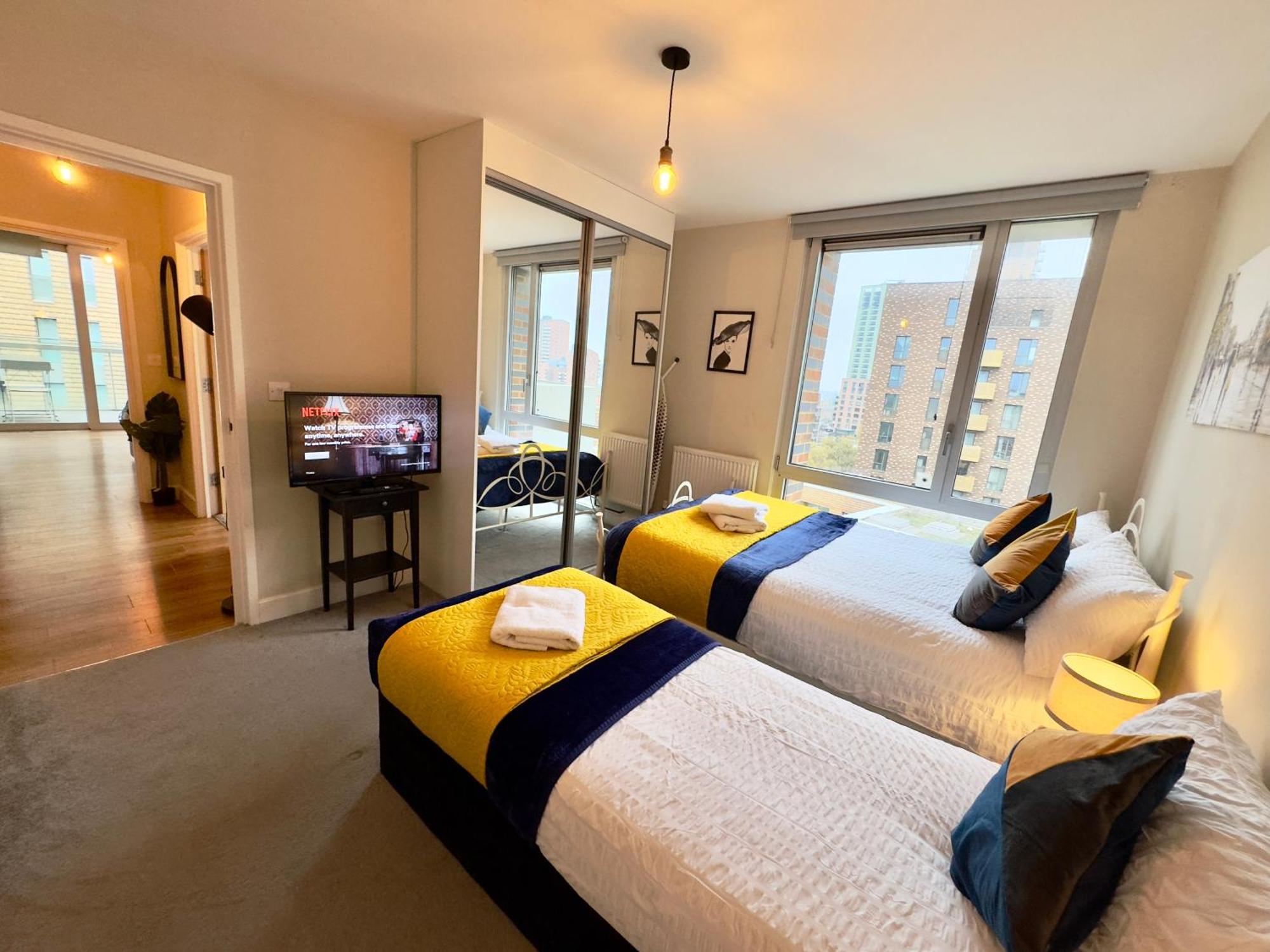 Apartment 2 Bedrooms 2 Bath Modern Flat, Londdon View Balcony