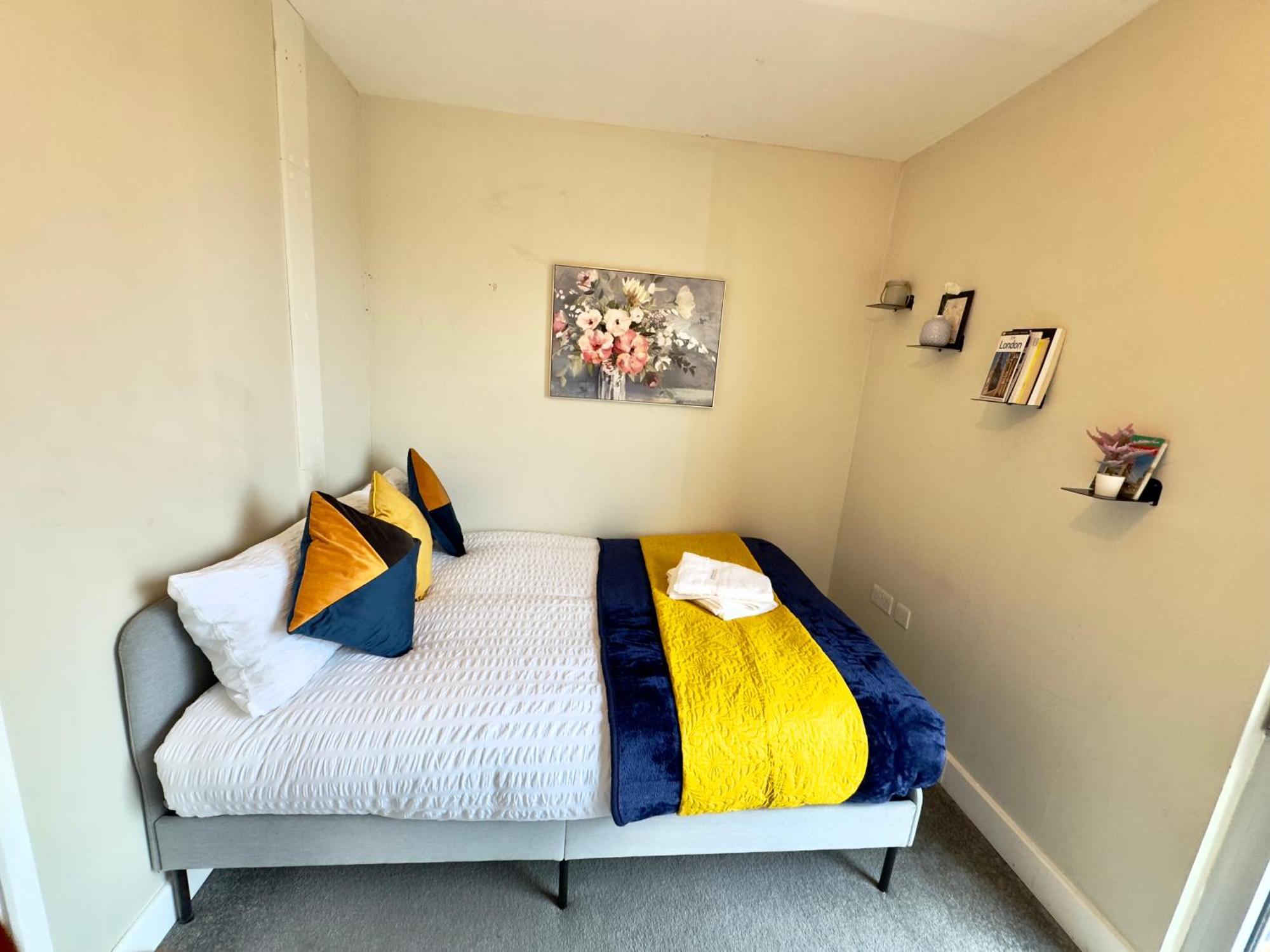 2 Bedrooms 2 Bath Modern Flat, Londdon View Balcony Apartment *