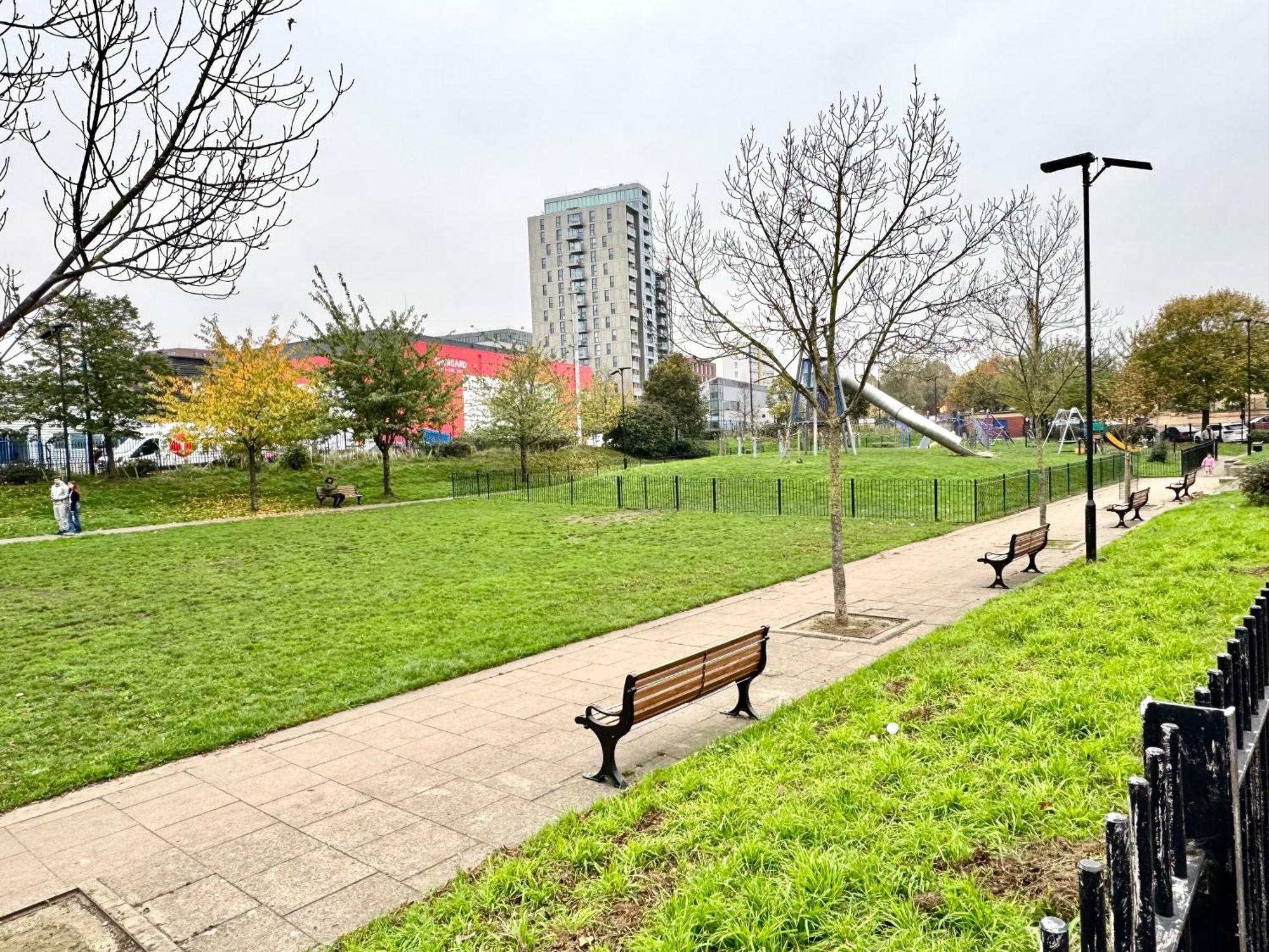 2 Bedrooms 2 Bath Modern Flat, Londdon View Balcony * London
