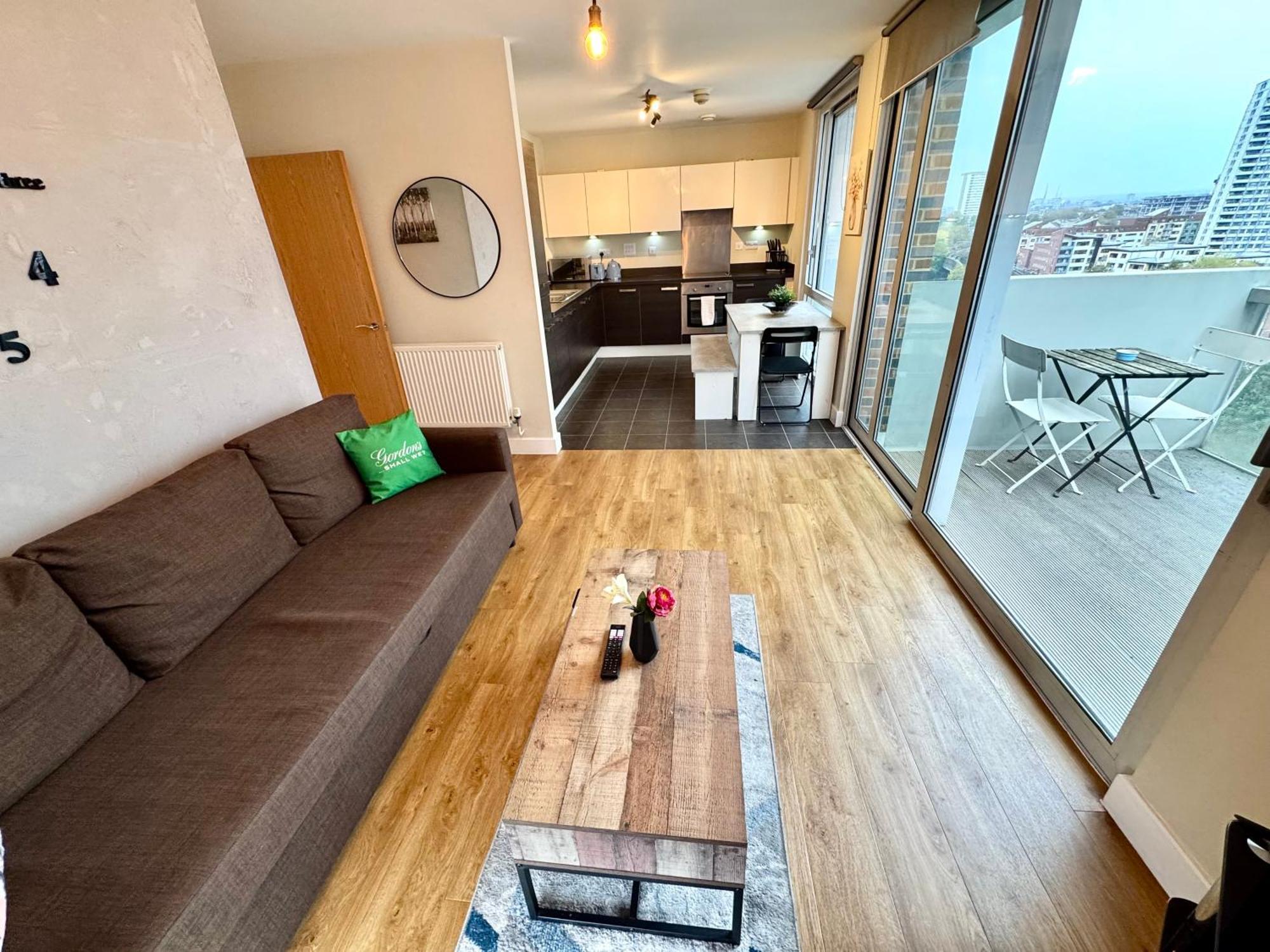 2 Bedrooms 2 Bath Modern Flat, Londdon View Balcony