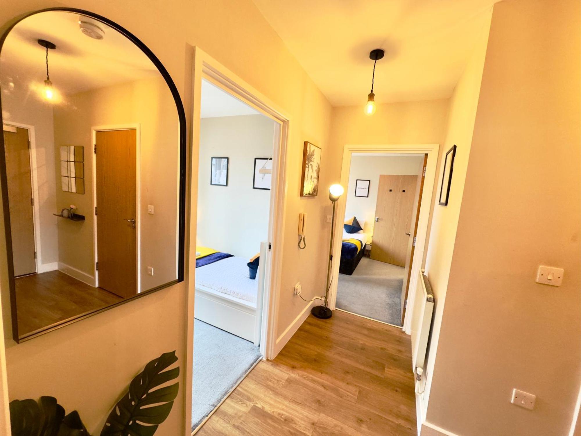 2 Bedrooms 2 Bath Modern Flat, Londdon View Balcony London