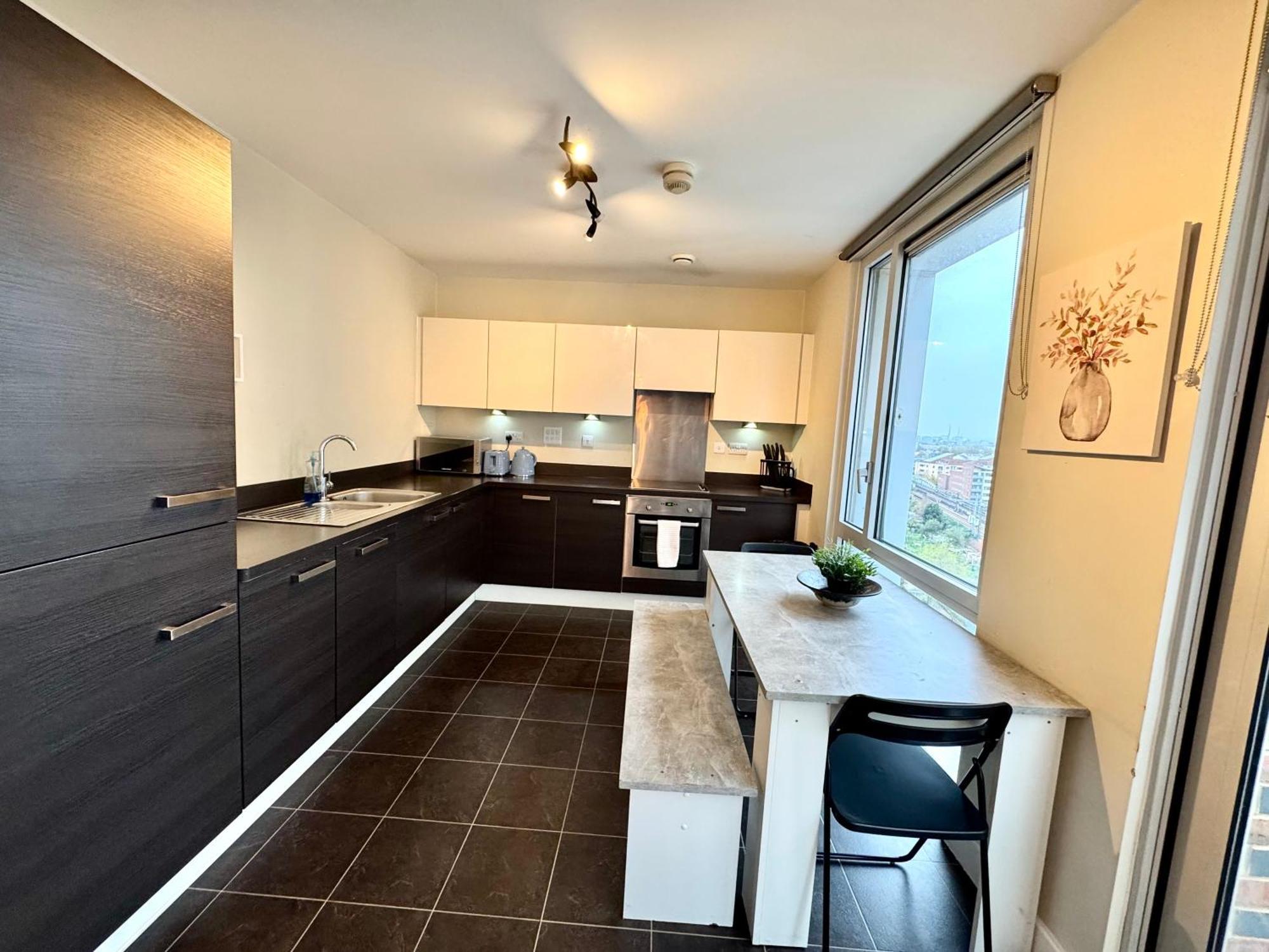 2 Bedrooms 2 Bath Modern Flat, Londdon View Balcony