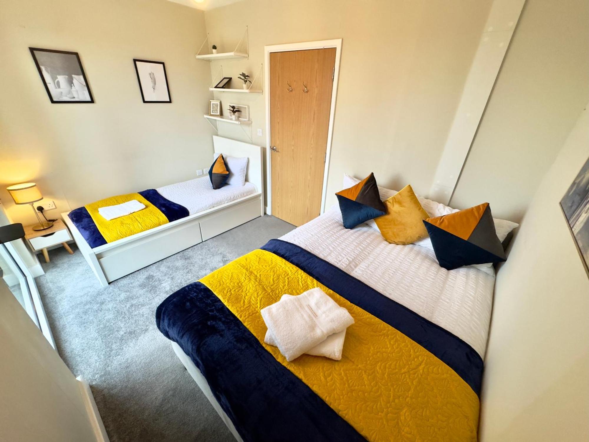 2 Bedrooms 2 Bath Modern Flat, Londdon View Balcony Apartment