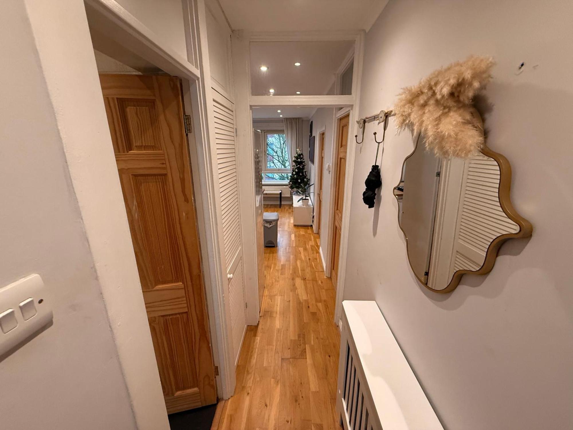 Two Bedroom Flat In The Heart Of Apartment *