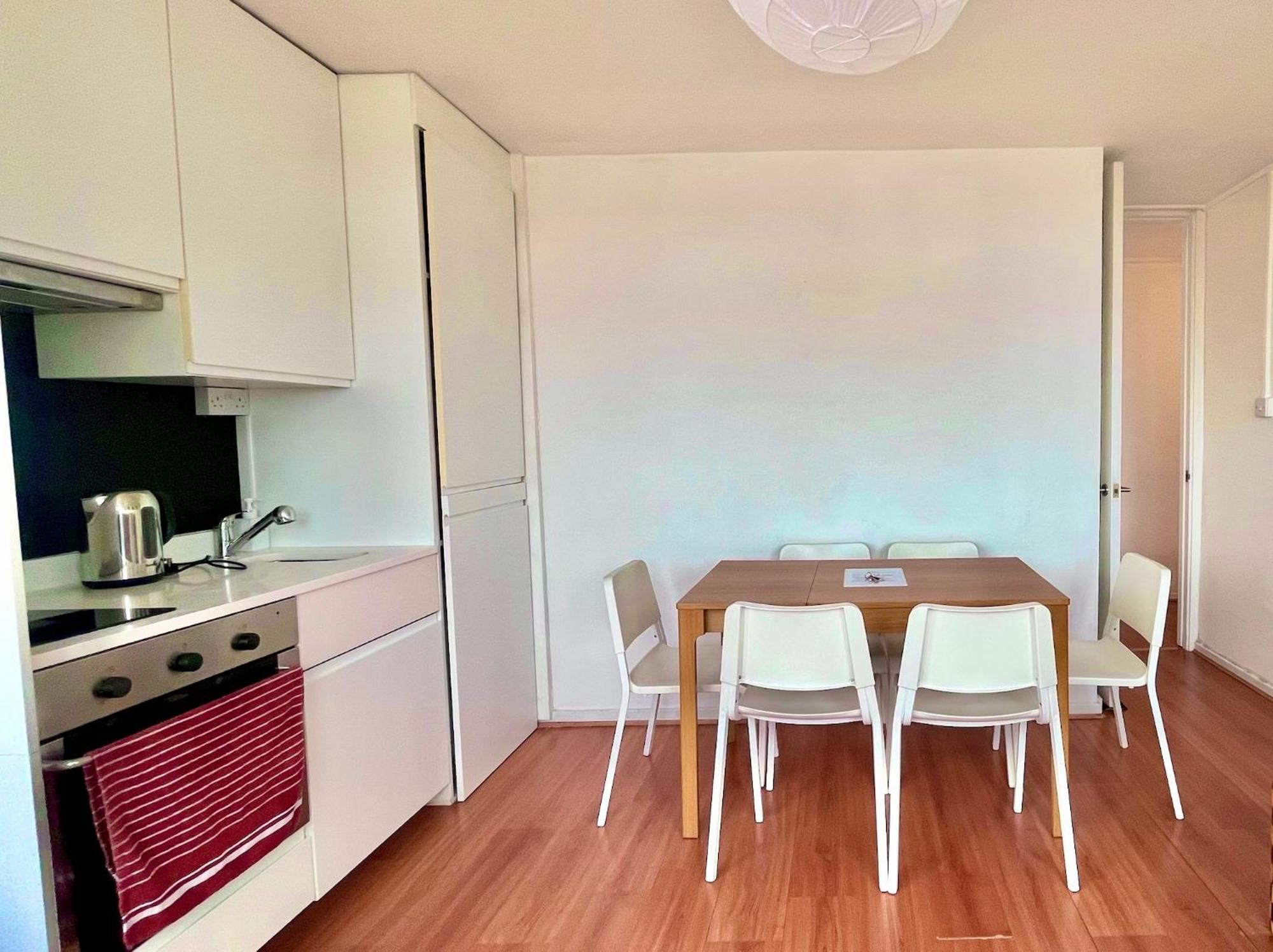 Bright 2-bedroom In Soho High-rise With Skyline Views Londres