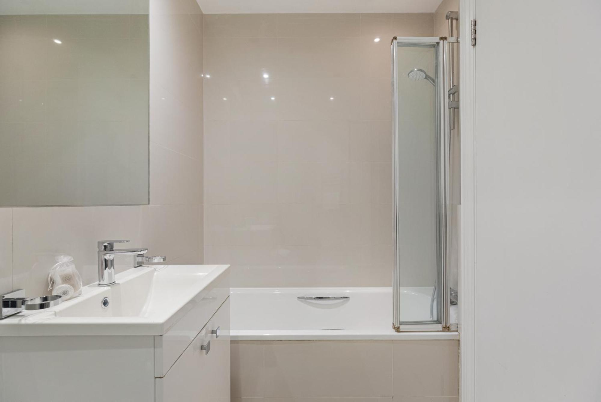 16 Nell Gywnn - Chelsea Apartment London