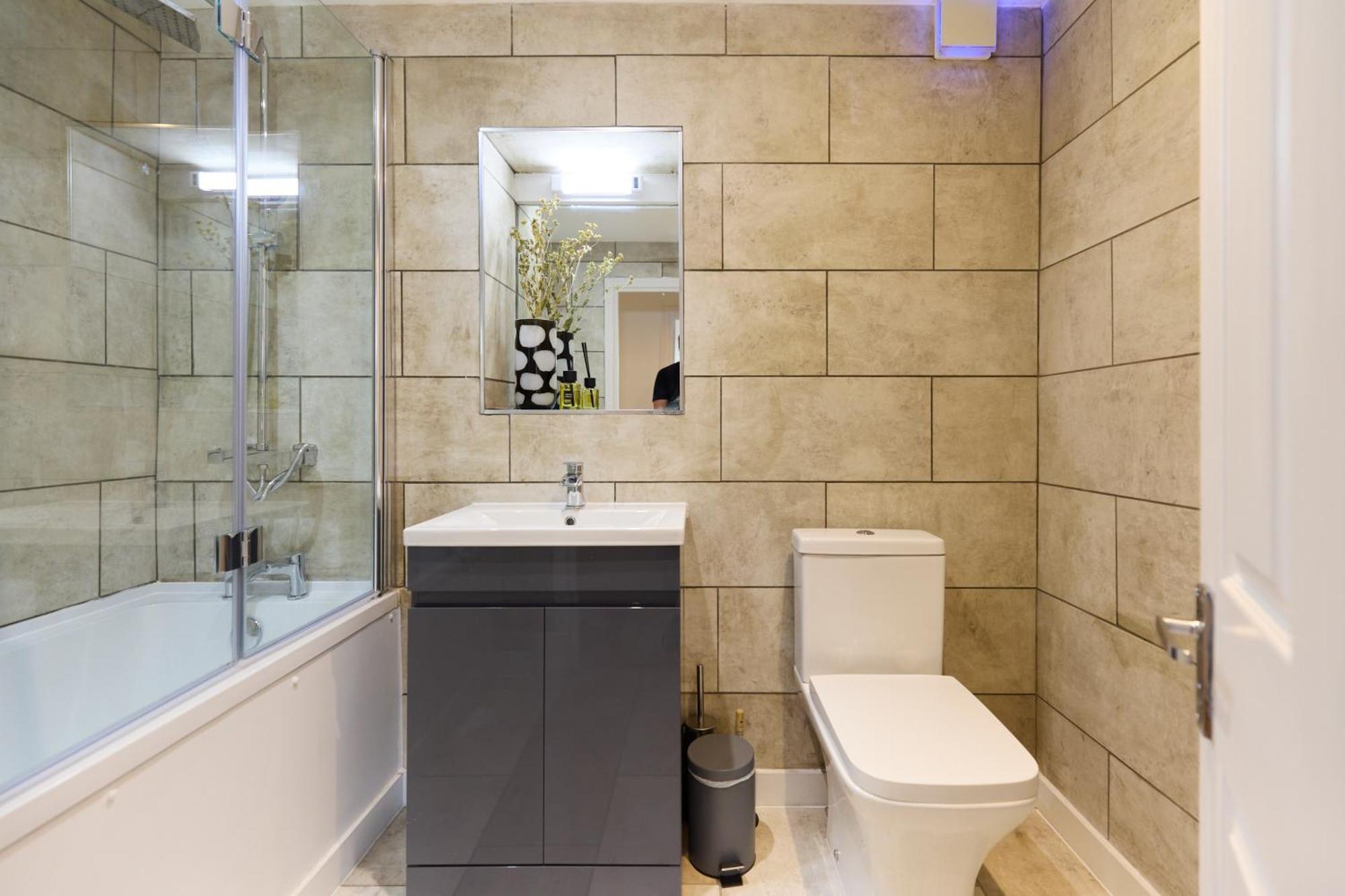 The Goodge Street Place - Bright 2bdr Flat Apartment London
