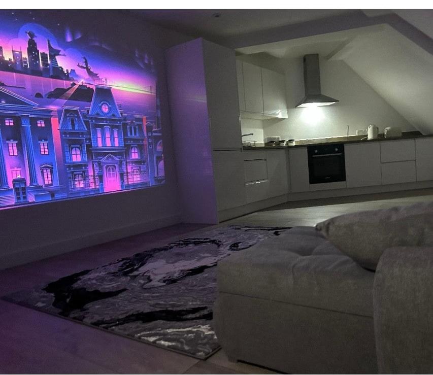Apartment Cinematic 2 Bed Central Location *