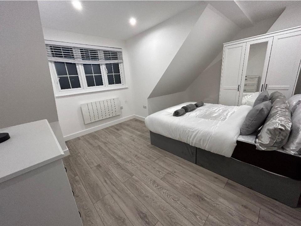 Cinematic 2 Bed Central Location Apartment London