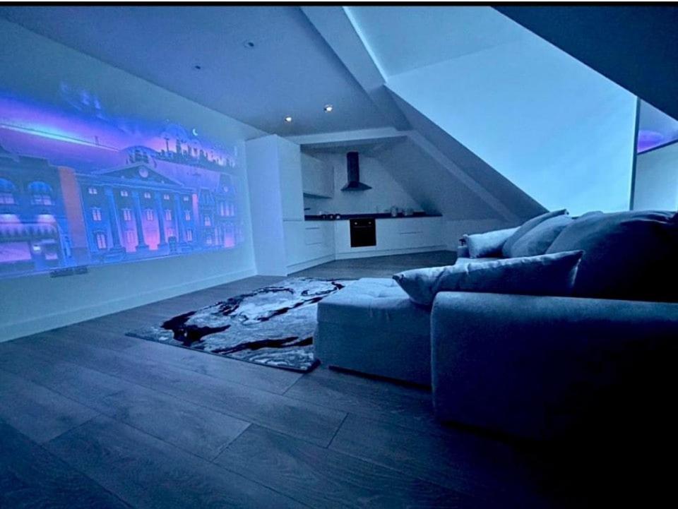 Apartment Cinematic 2 Bed Central Location London