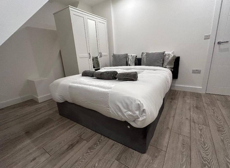 Cinematic 2 Bed Central Location *