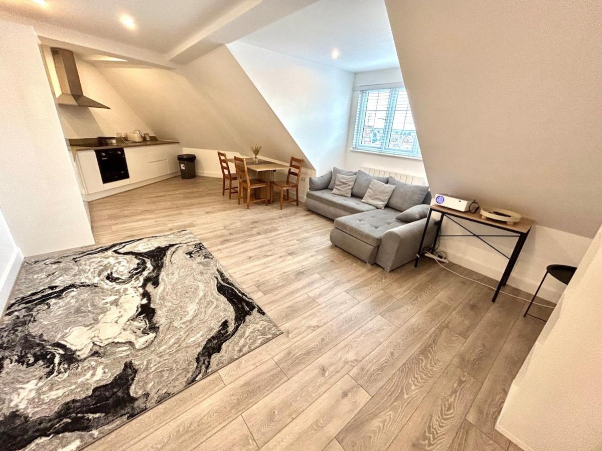 Cinematic 2 Bed Central Location Apartment *