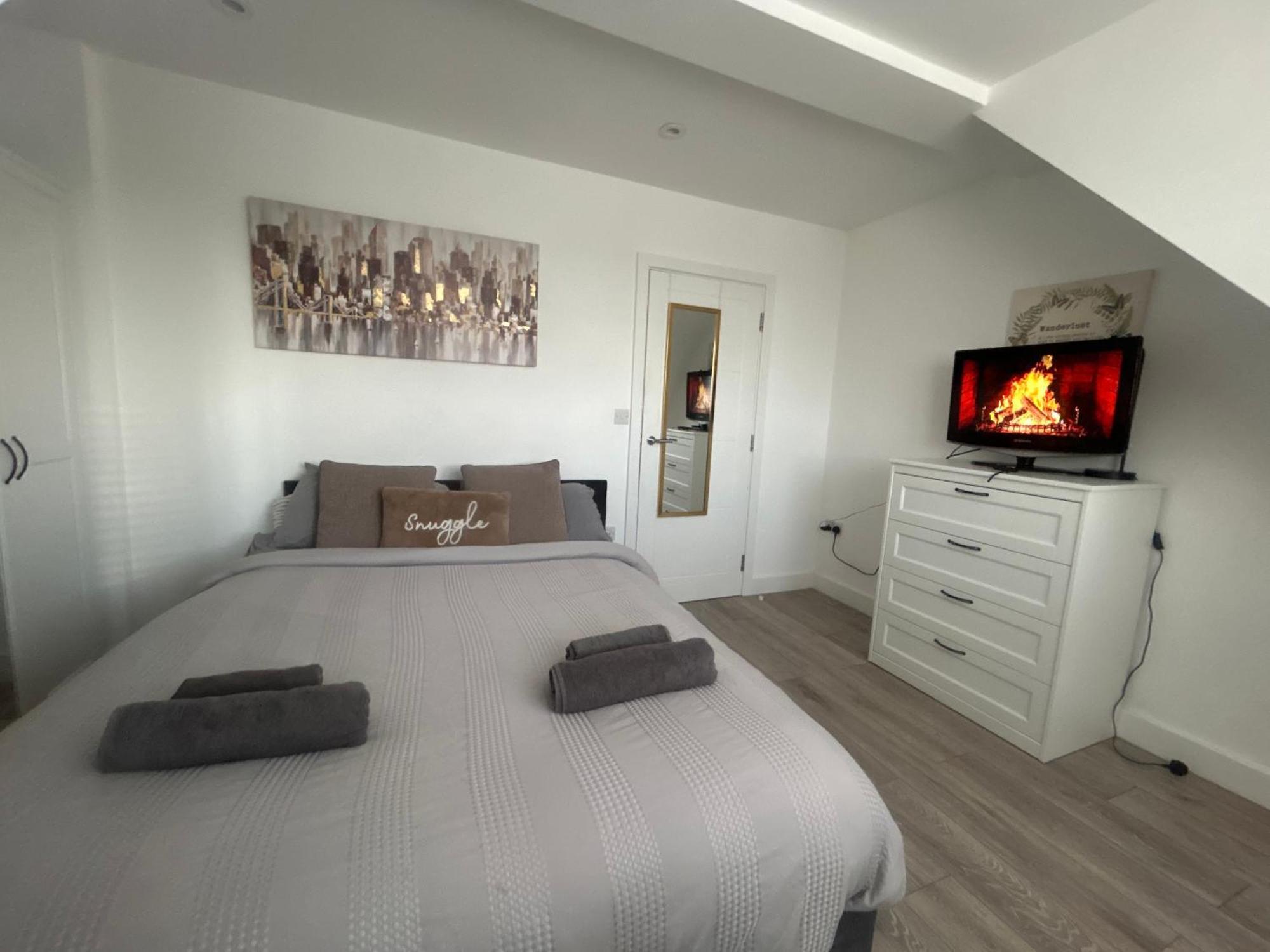 Cinematic 2 Bed Central Location Apartment *