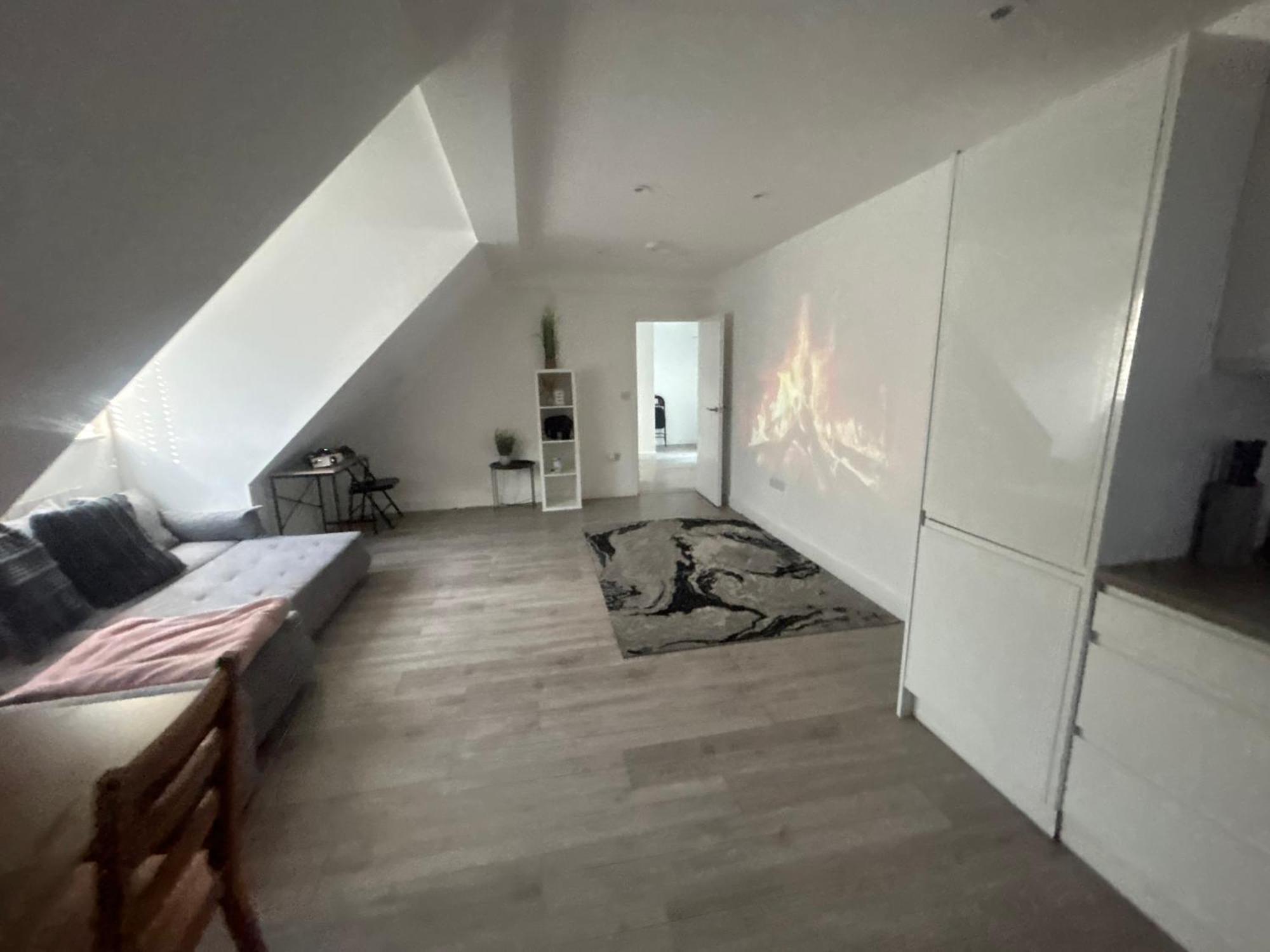 Cinematic 2 Bed Central Location Apartment *