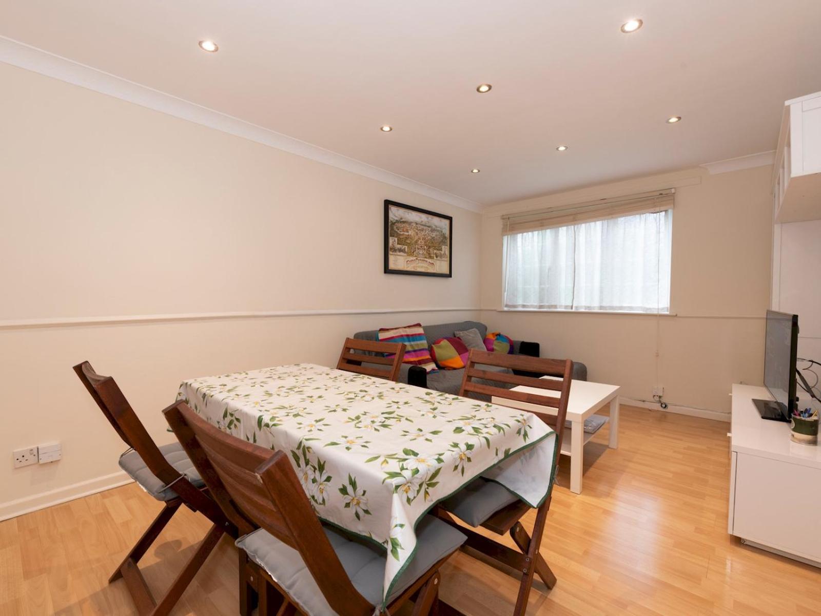 Pass The Keys Spacious 3-bed Woolwich O2 Crossrail Holiday home *
