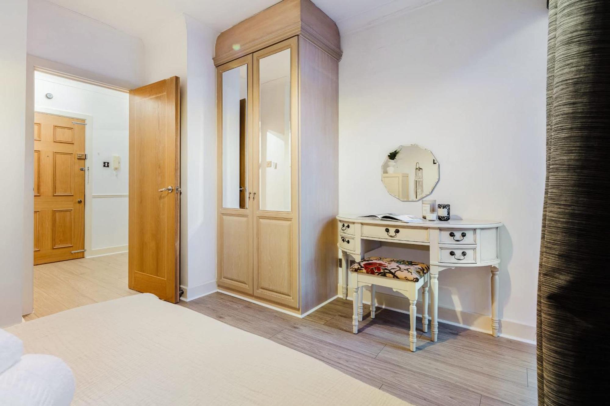 Heart Of The With Balcony - Thames - St Paul's - Cityapartmentstay Apartamento