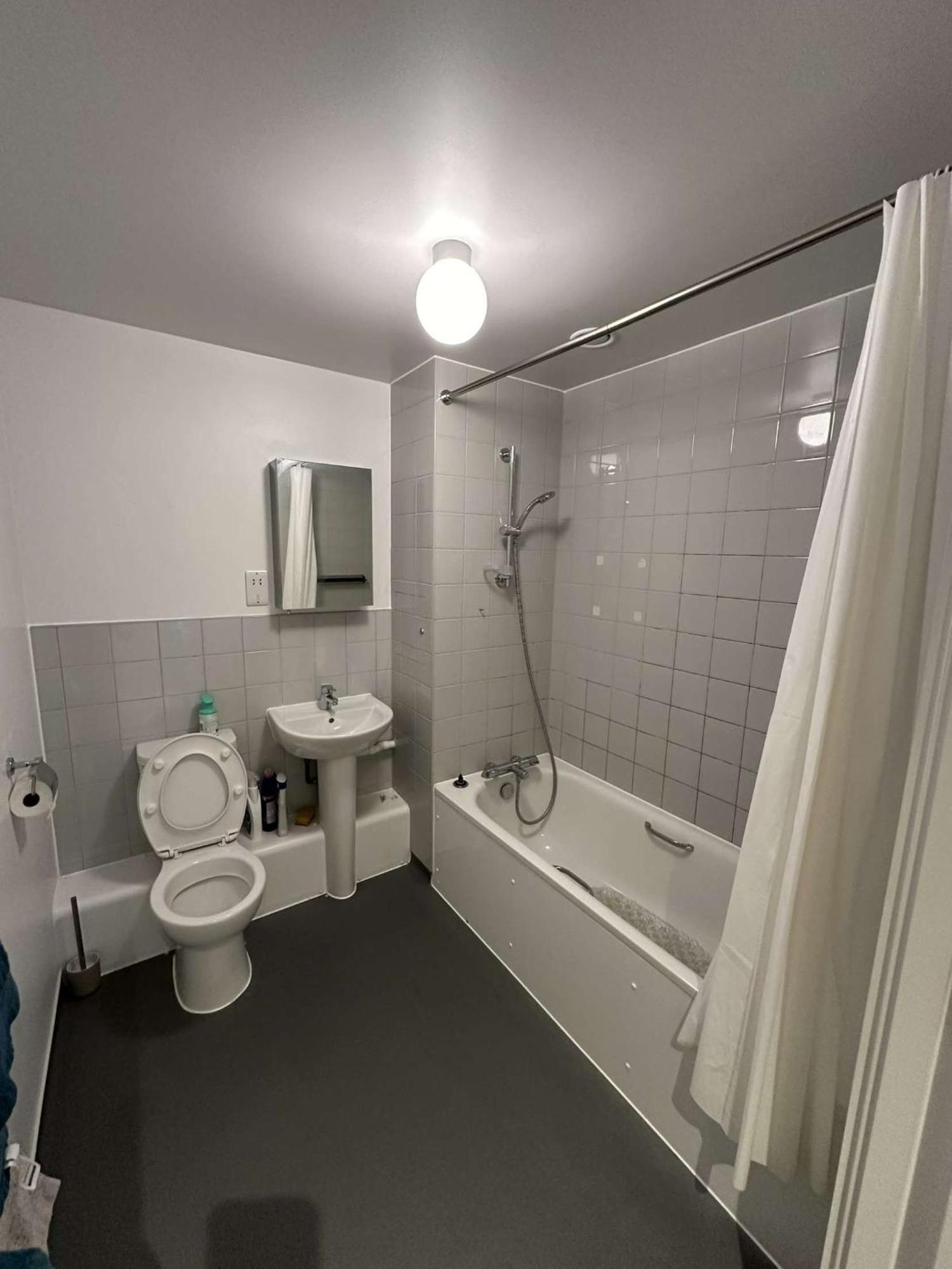 Harbor View Haven Apartment London