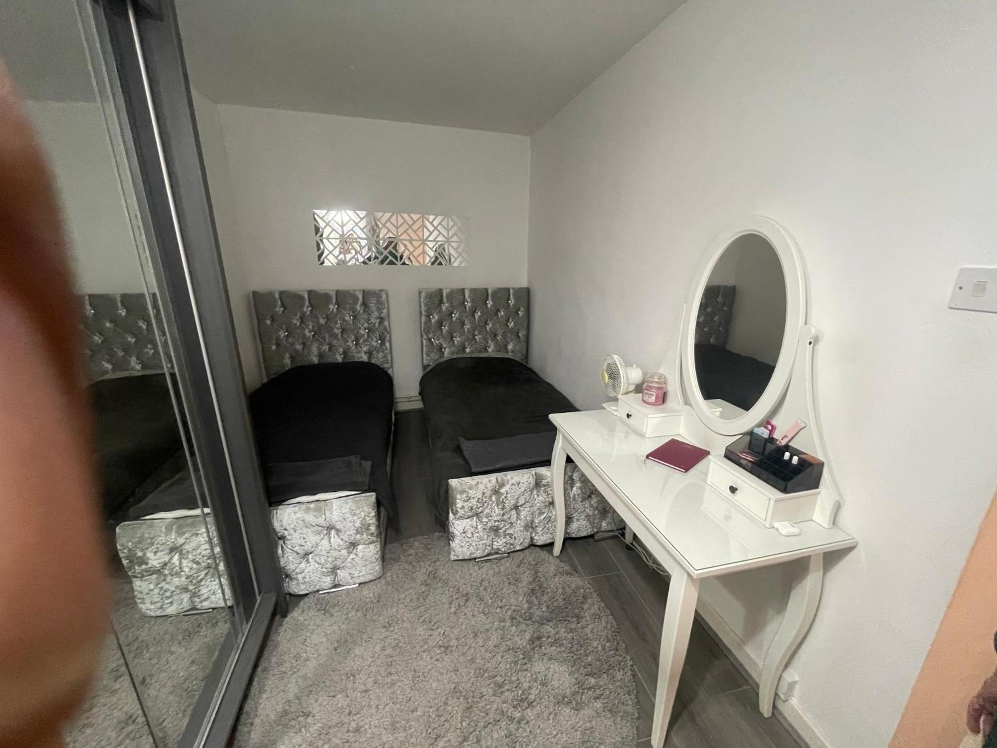 Apartment Lovely Comfortable Near Canarywhaflondoncity London