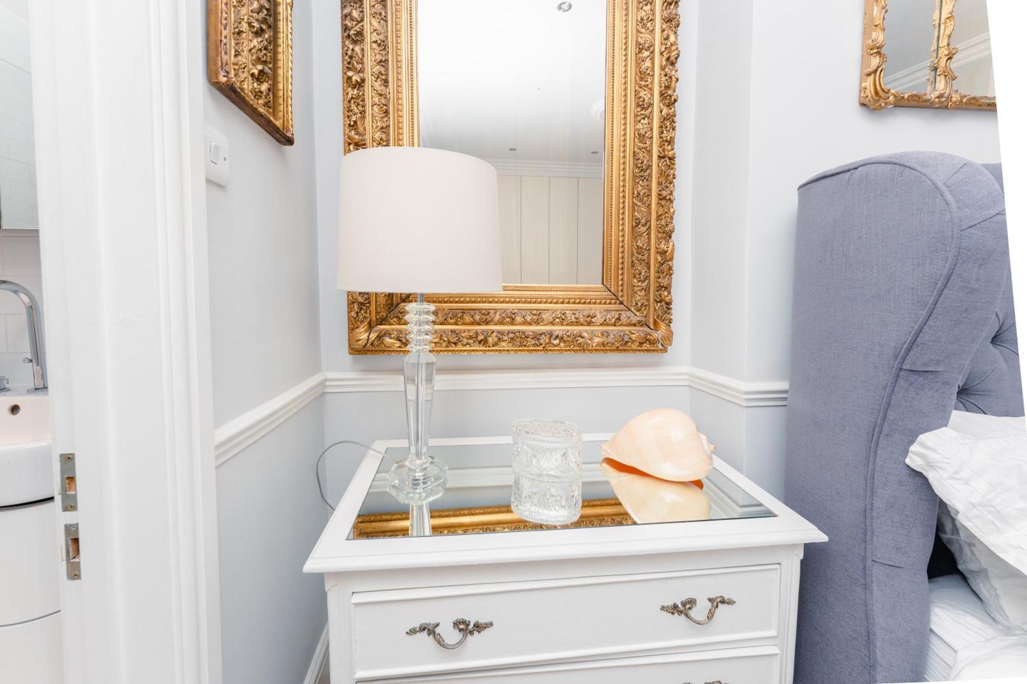 Ultrachic Georgian Townhouse In Apartment London