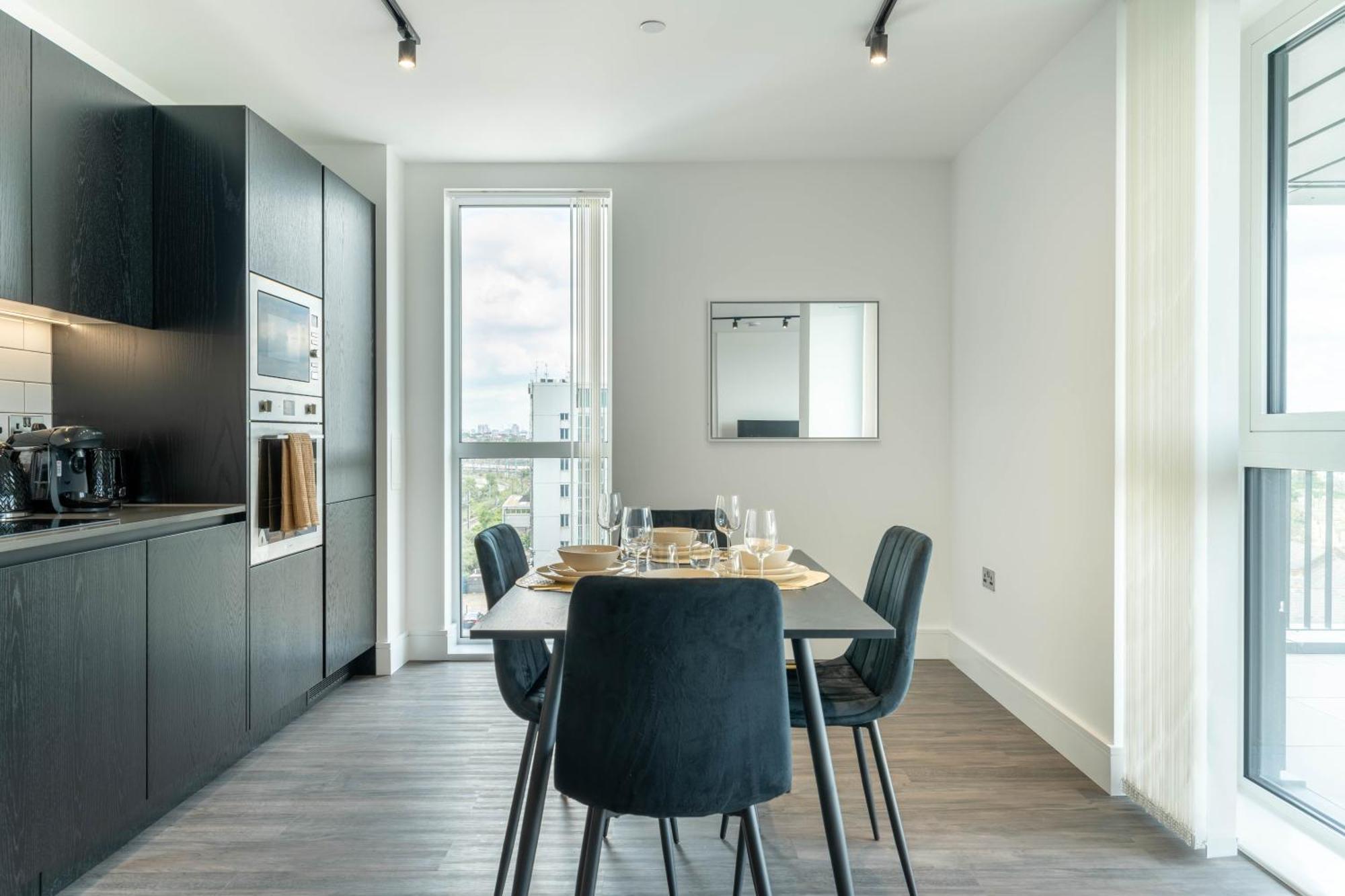 Mitre Rothko By Artsy Apartment London