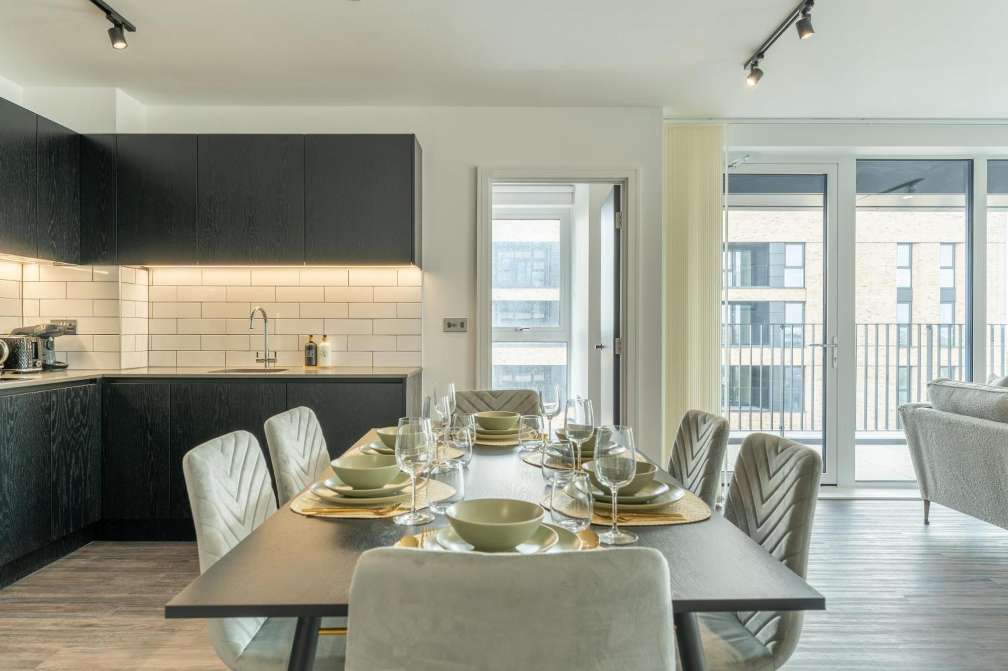 Mitre Monet By Artsy Apartment *