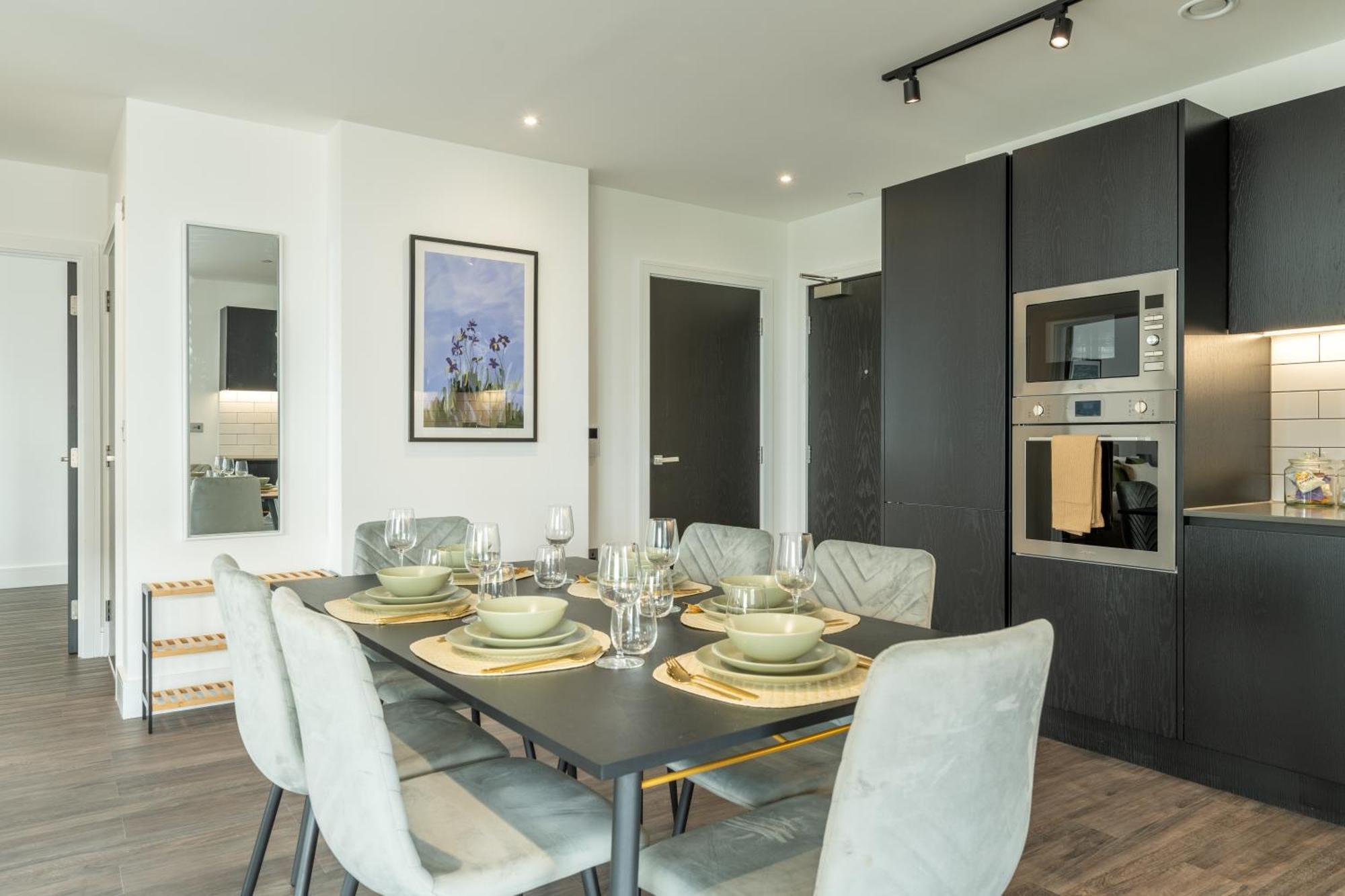 Mitre Monet By Artsy Apartment *