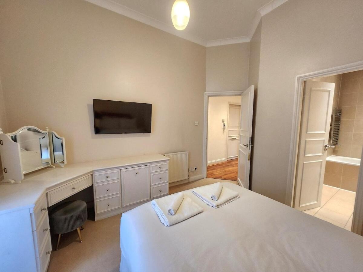 Elegant 2br Steps From Tube Apartment London
