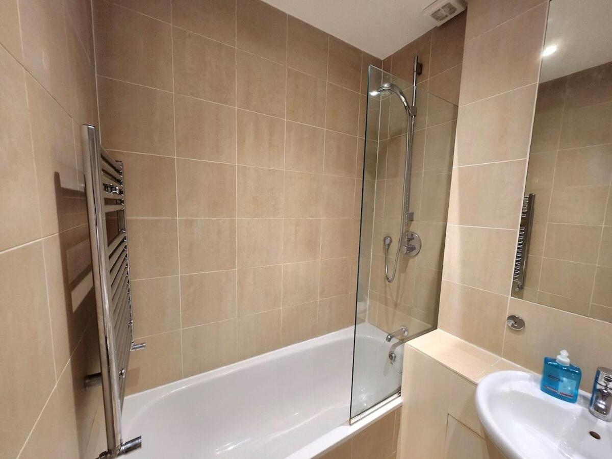 Elegant 2br Steps From Tube Apartment